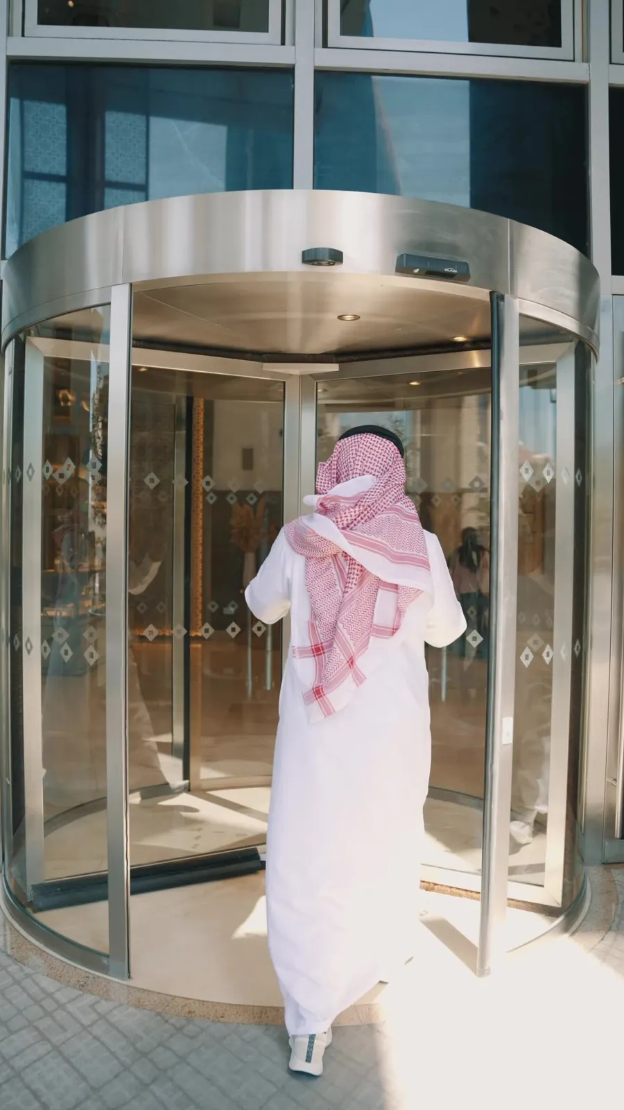 The arrival · shoot day, Dubai