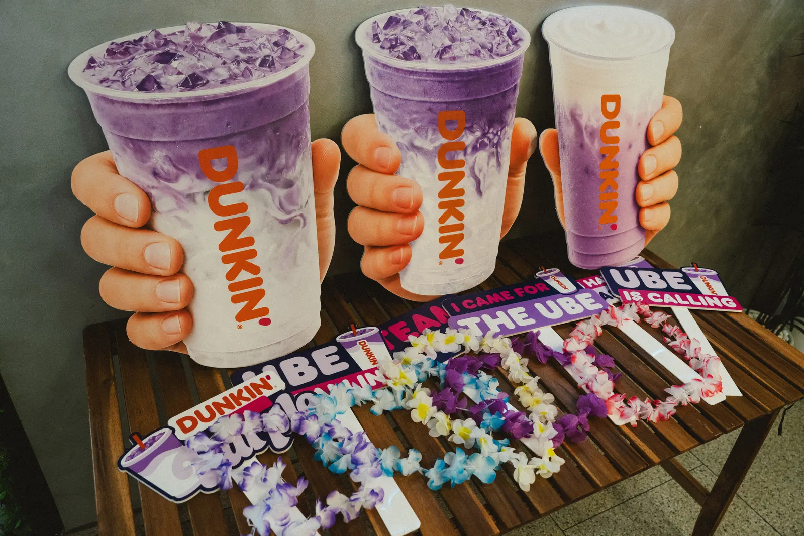 The purple lineup · props & signs